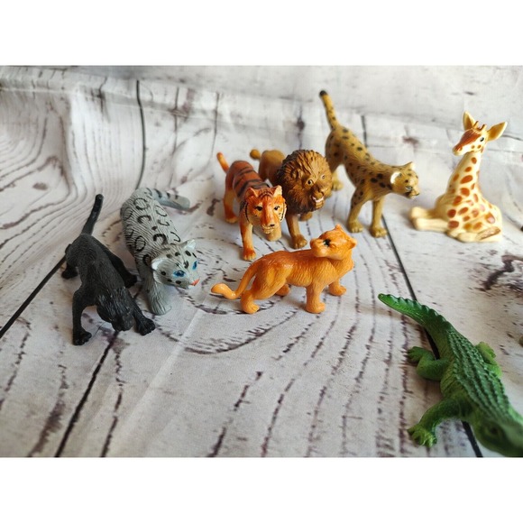 Mixed Lot of 16 Plastic Jungle Animals Toy Figures Zoo Safari Monkey Elephant - Picture 2 of 6